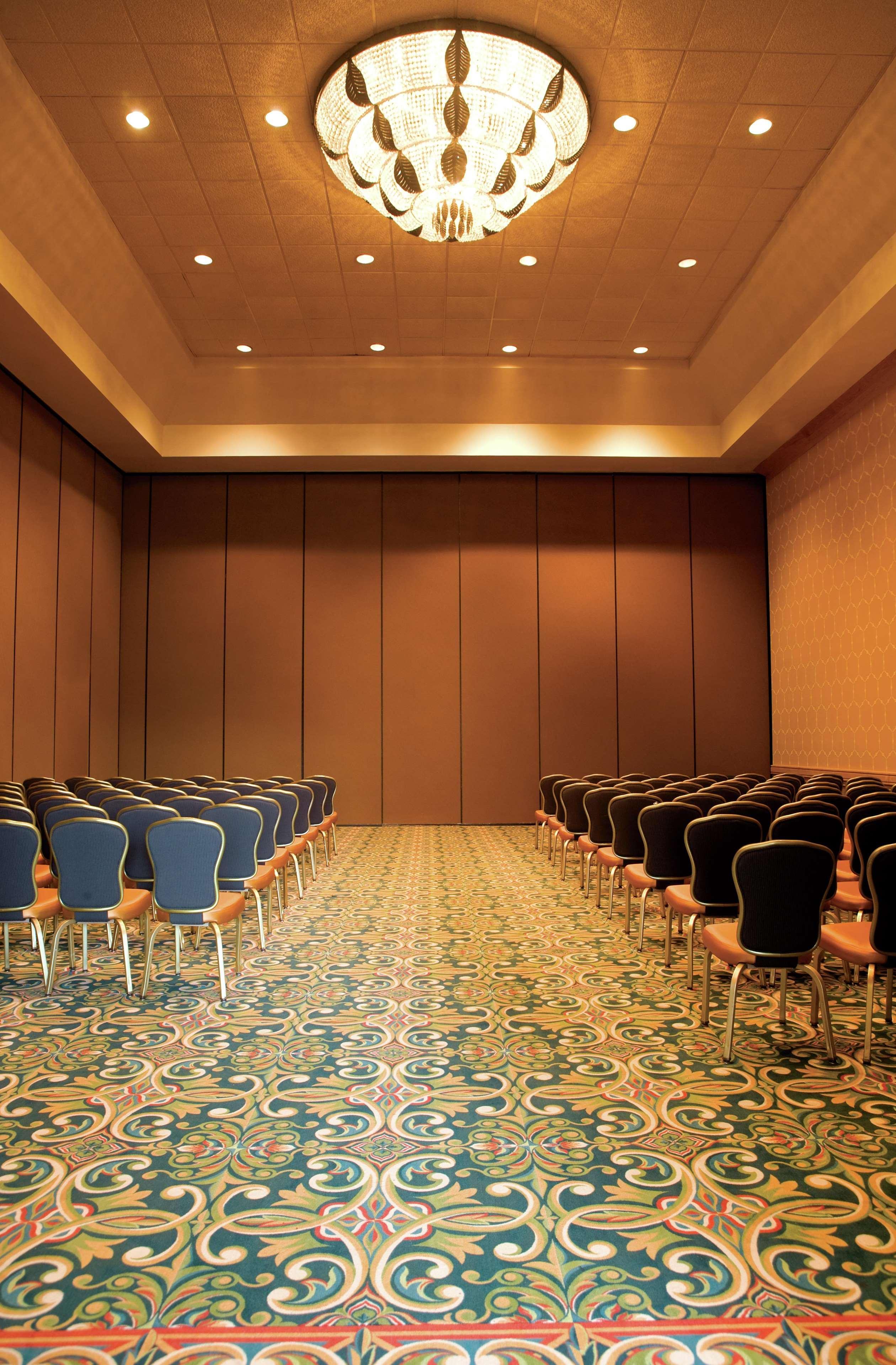 Embassy Suites By Hilton Myrtle Beach Oceanfront Resort Briarcliffe Acres Бизнес фото
